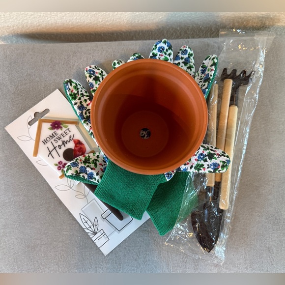 Gardening Bundle (4 Items) - Picture 7 of 16